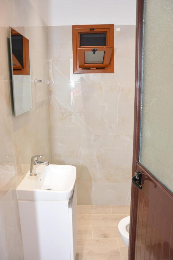 Vlorë Mico'S Apartments מראה חיצוני תמונה
