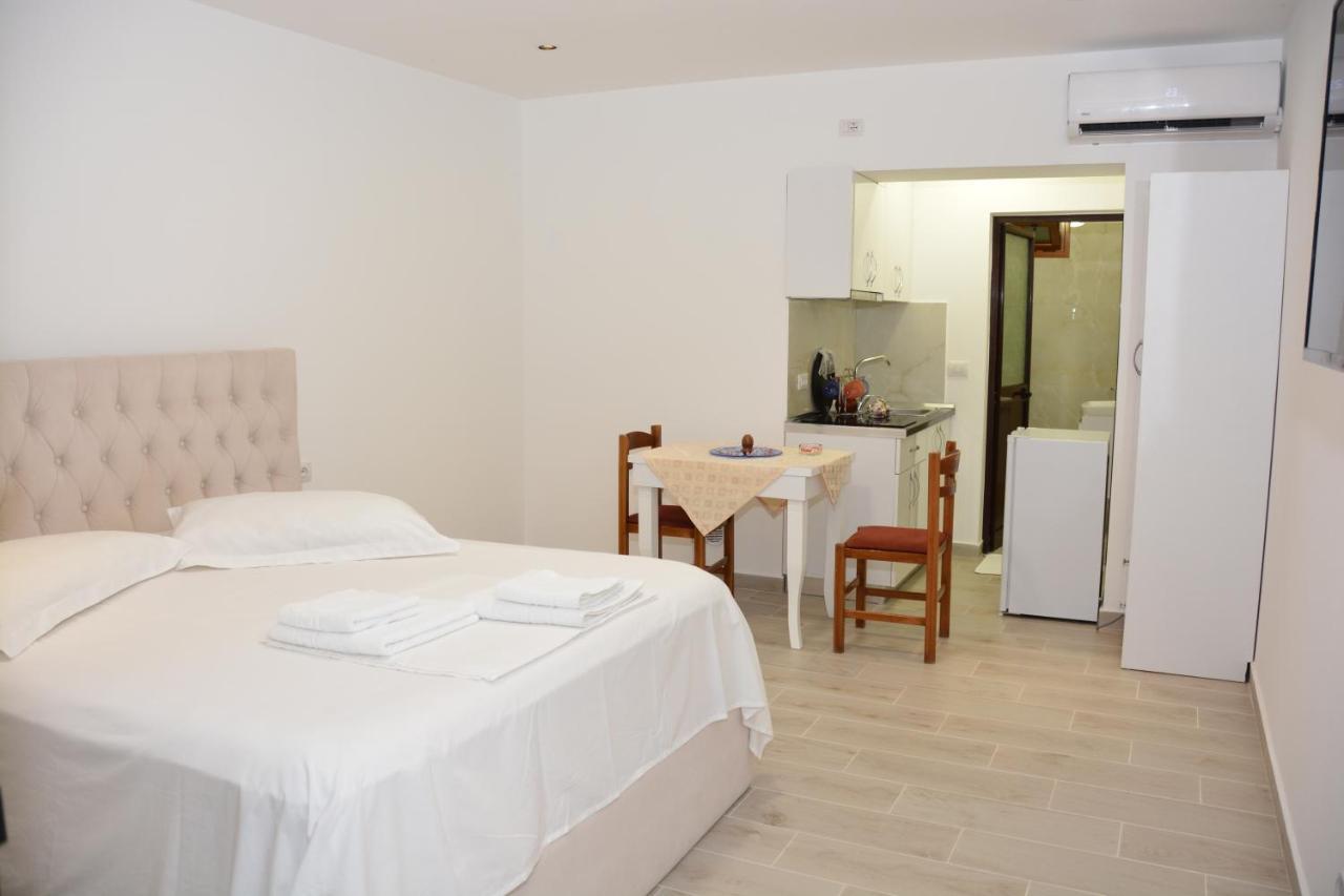 Vlorë Mico'S Apartments מראה חיצוני תמונה