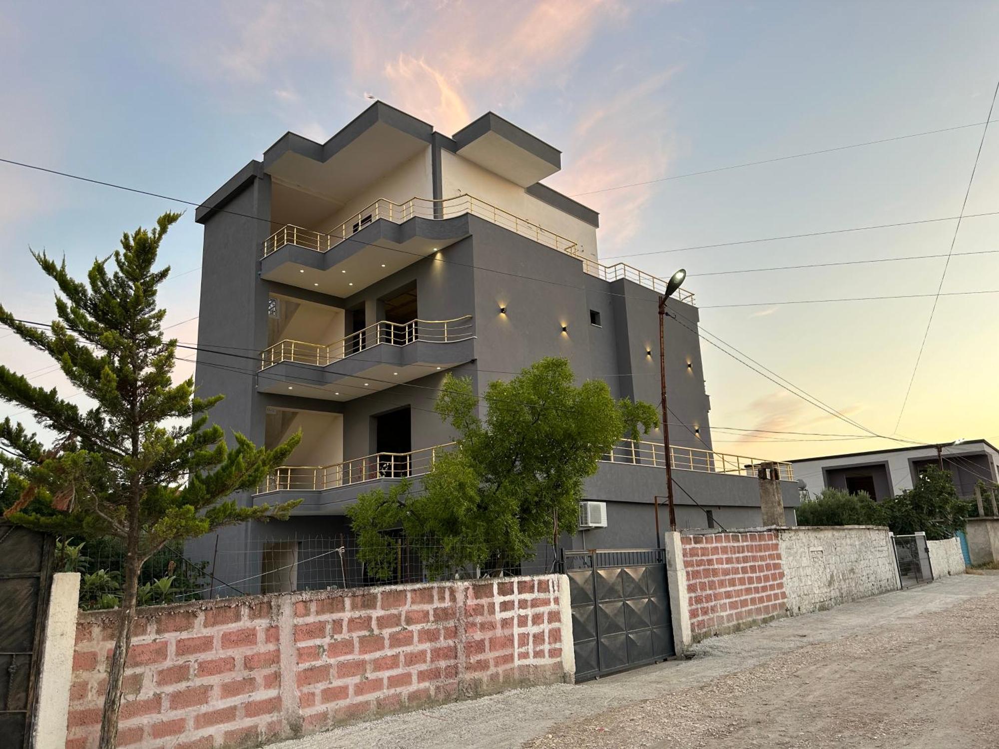 Vlorë Mico'S Apartments מראה חיצוני תמונה